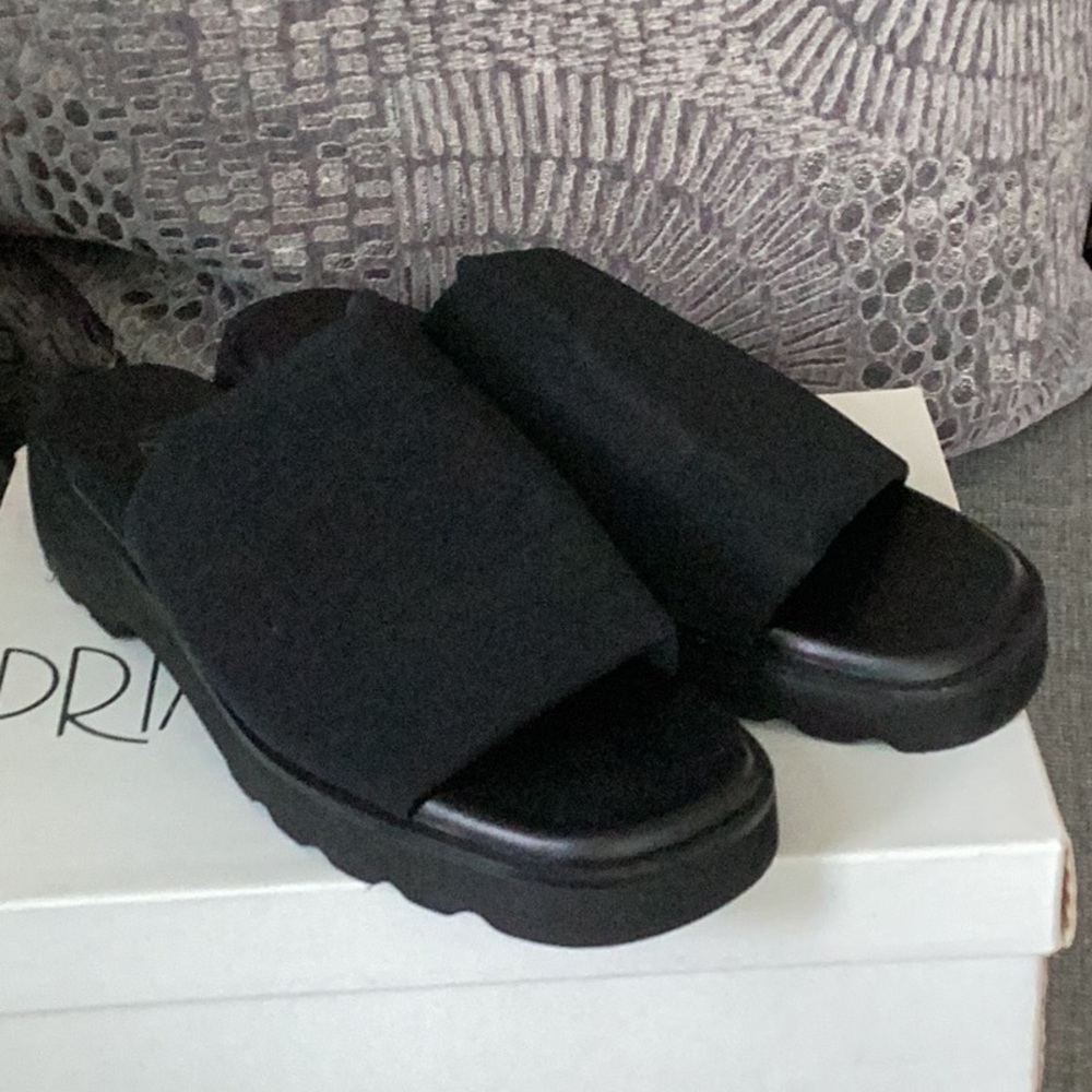 Prima Royale Celia Black Elastic Mesh Slide Sandal, size 9.5,
